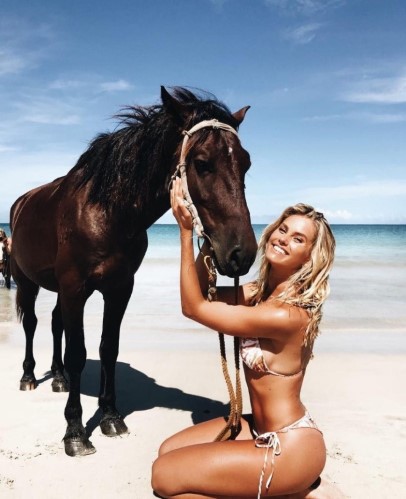 Natalie Roser  nude photo