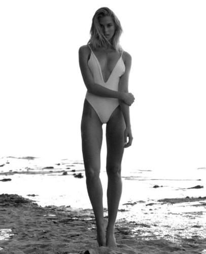 Natalie Roser  nude photo