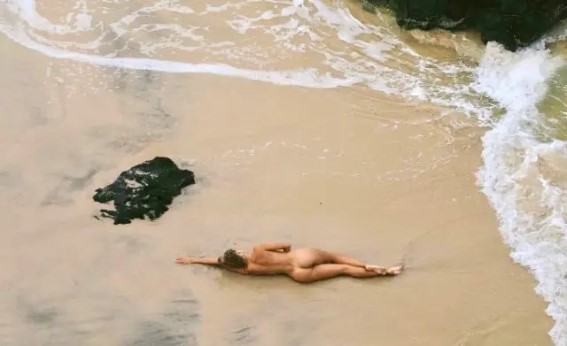 Natalie Roser  nude photo