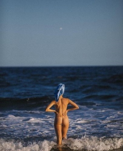 Natalie Roser  nude photo