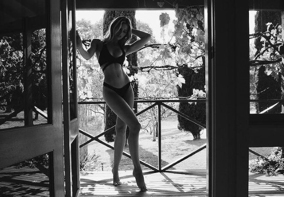 Natalie Roser  nude photo