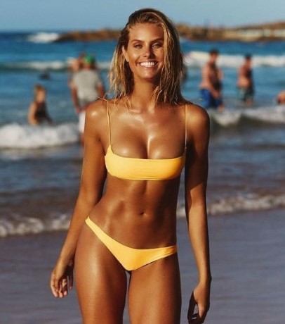 Natalie Roser  nude photo