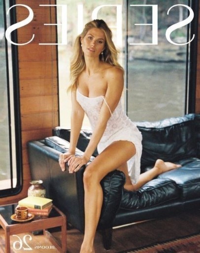 Natalie Roser  nude photo