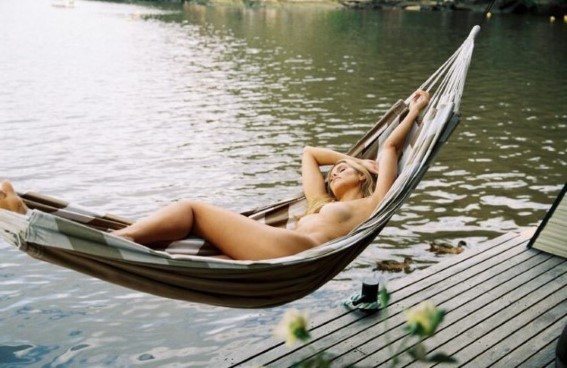 Natalie Roser  nude photo