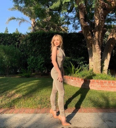 Sabrina Carpenter  nude photo