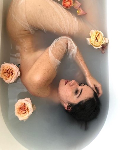 Sara Malakul Lane  nude photo