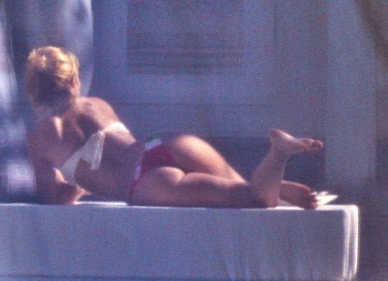 Shakira Ass Caught By Paparazzi Celebmasta  nude photo