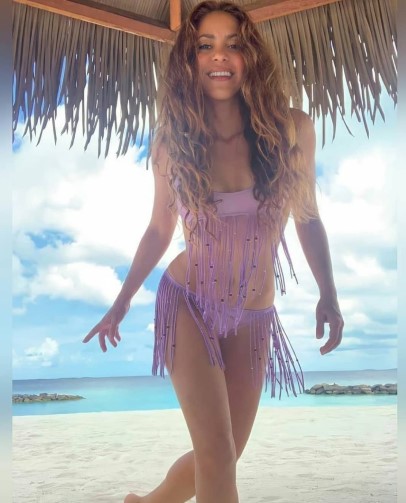 Shakira  nude photo