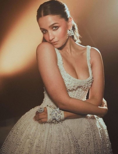 Alia Bhatt  nude photo