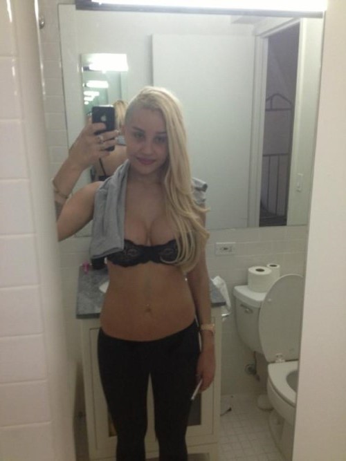 Amanda Bynes  nude photo