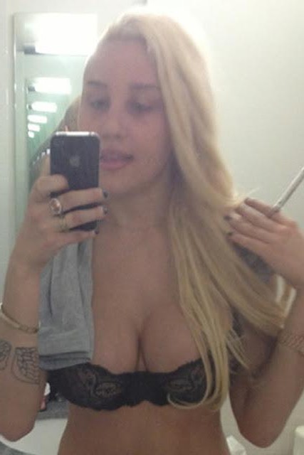 Amanda Bynes Nude Self Shots  nude photo