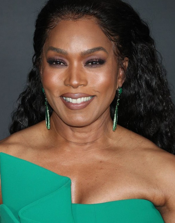 Angela Bassett  nude photo