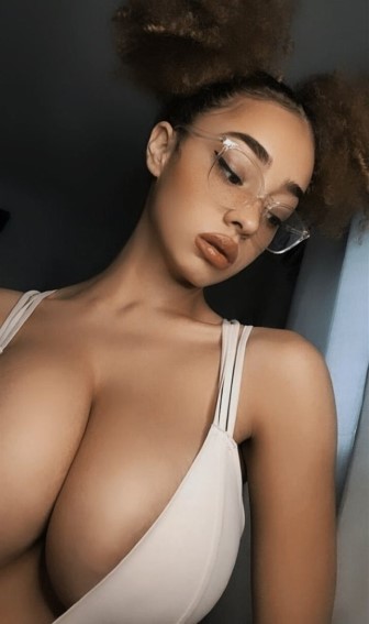 Dana Curly  nude photo