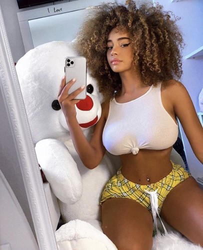 Dana Curly  nude photo