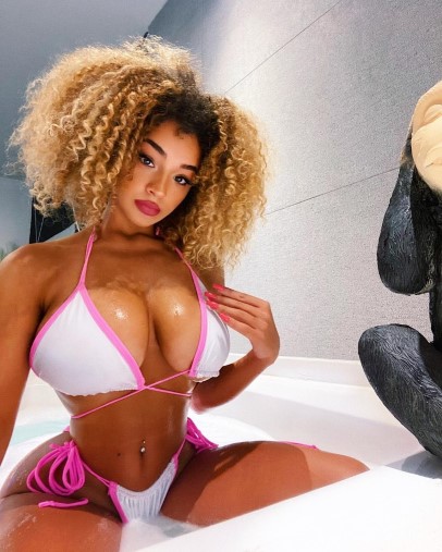 Dana Curly  nude photo