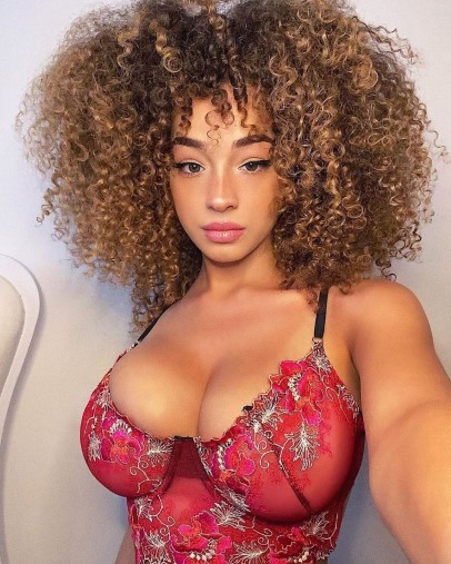 Dana Curly  nude photo