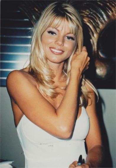 Donna D’Errico  nude photo