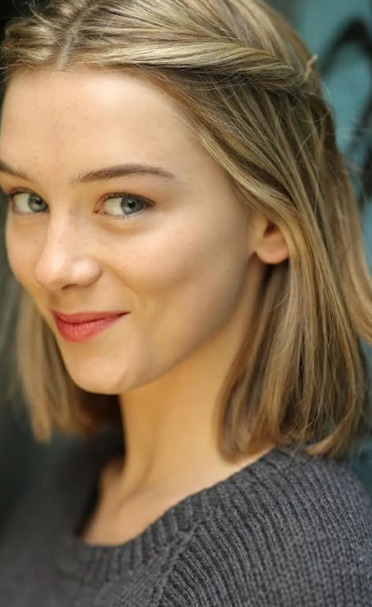 Eloise Smyth  nude photo