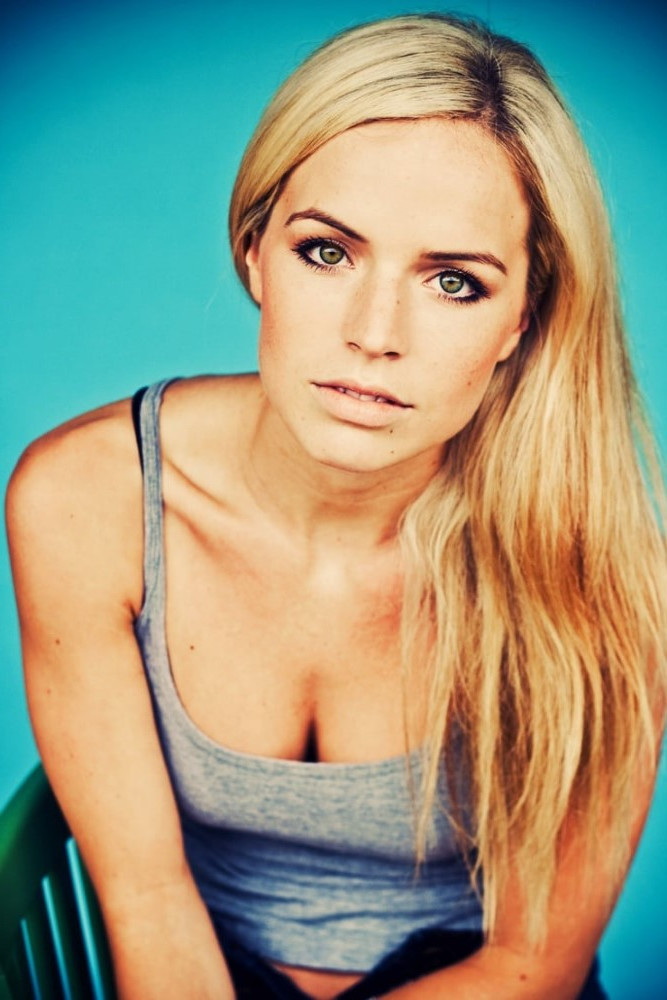 Emily Alatalo Beautiful Cleavage  nude photo