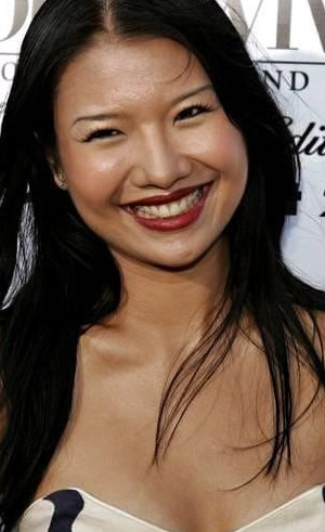 Gwendoline Yeo  nude photo