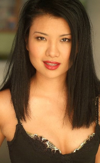 Gwendoline Yeo  nude photo