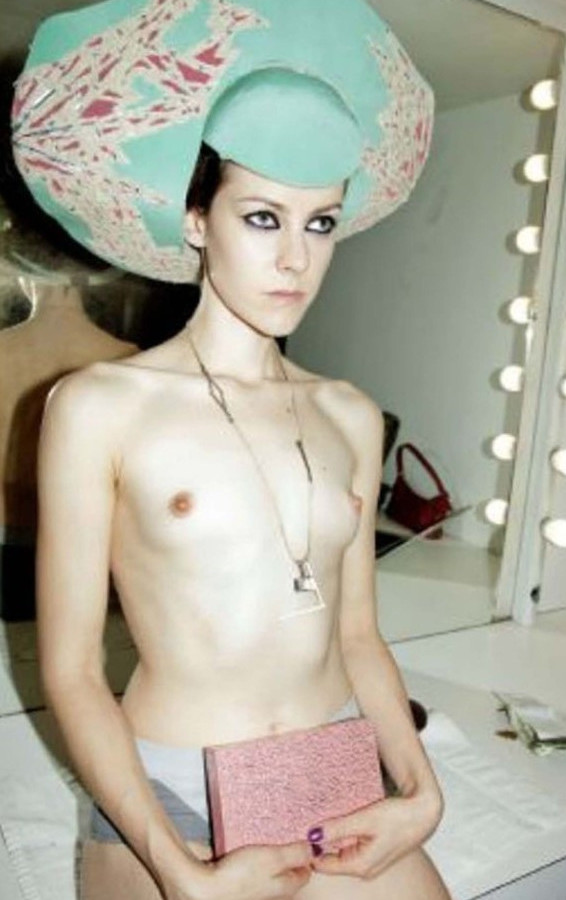 Jena Malone Topless Naked Tits  nude photo