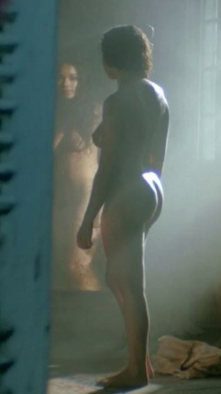 Jessica Parker Kennedy  nude photo