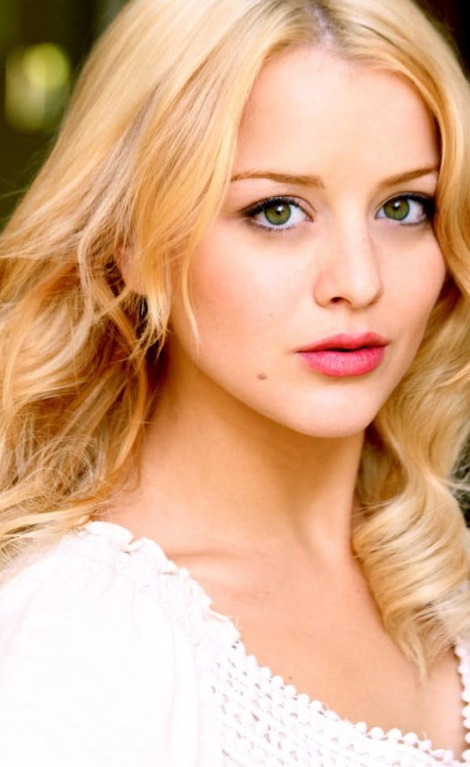 Jordan Hinson Beautiful Actress  nude photo