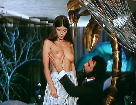 Julia Perrin  nude photo