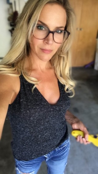 Julie Benz  nude photo