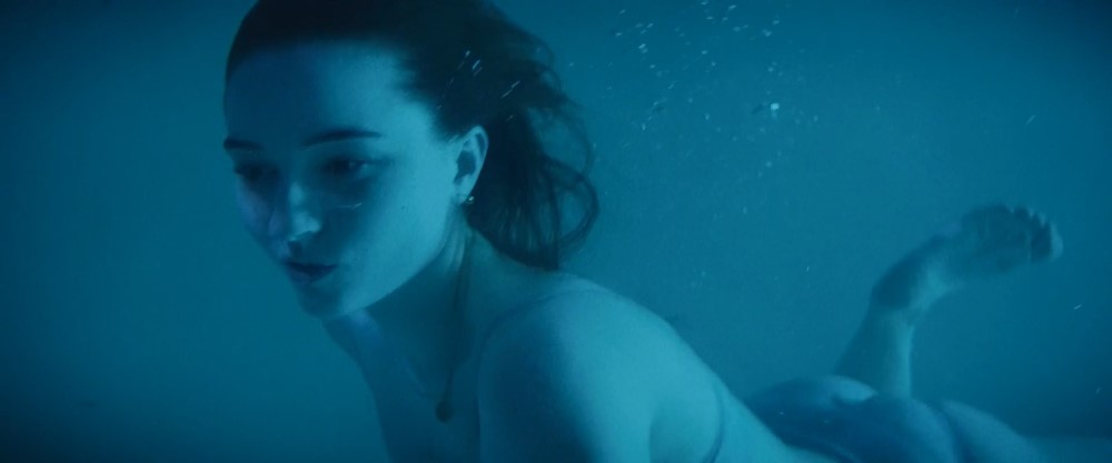 Kaitlyn Dever  nude photo