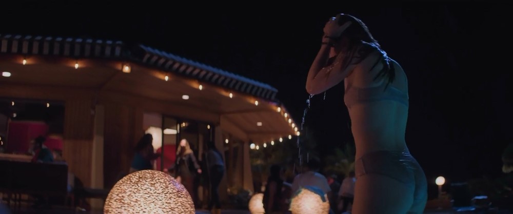 Kaitlyn Dever  nude photo