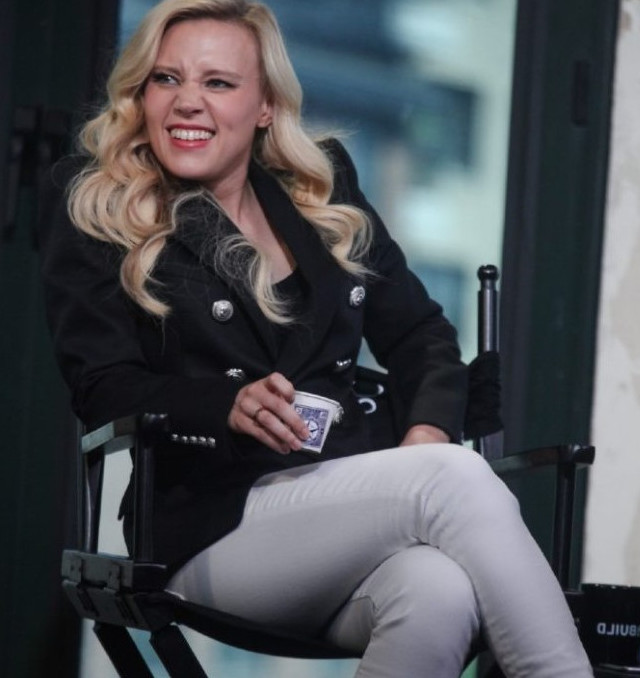 Kate McKinnon  nude photo