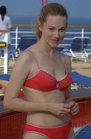 Laura Linney  nude photo