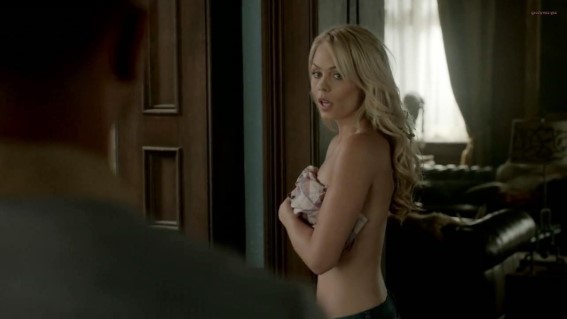 Laura Vandervoort  nude photo