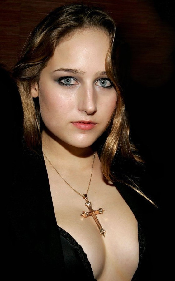 Leelee Sobieski  nude photo