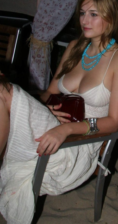 Leelee Sobieski Natural Big Tits Sexy Actress  nude photo