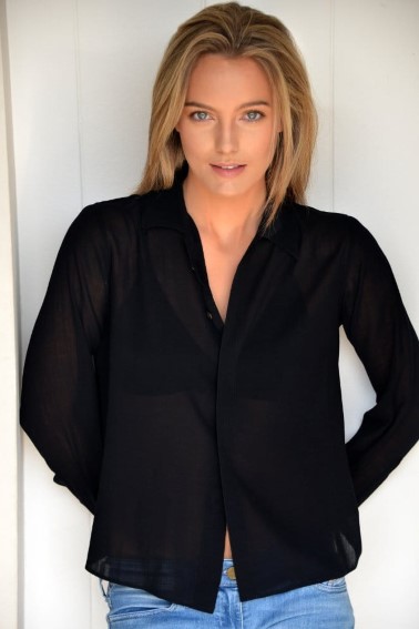 Leila George hot actress  nude photo