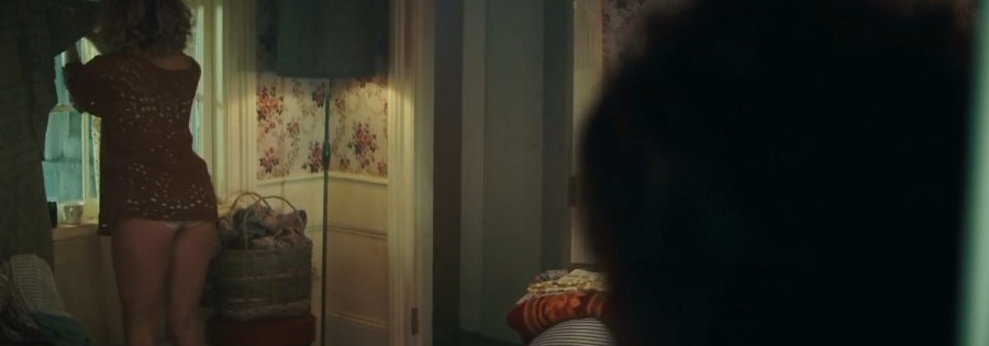 Lola Kirke  nude photo
