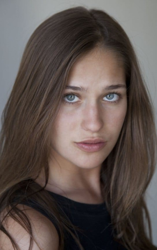 Lola Kirke  nude photo