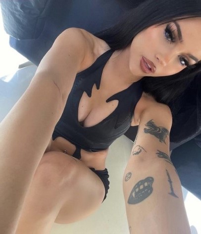 Maggie Lindemann  nude photo