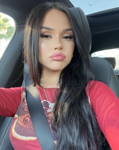 Maggie Lindemann  nude photo
