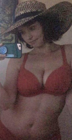 Milana Vayntrub  nude photo