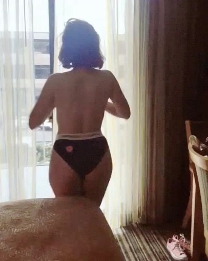 Milana Vayntrub  nude photo