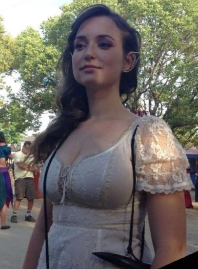 Milana Vayntrub  nude photo