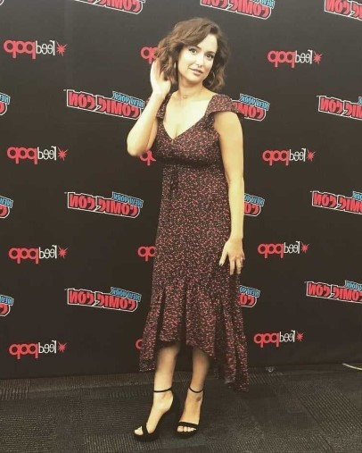 Milana Vayntrub  nude photo