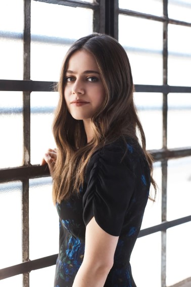 Molly Gordon  nude photo