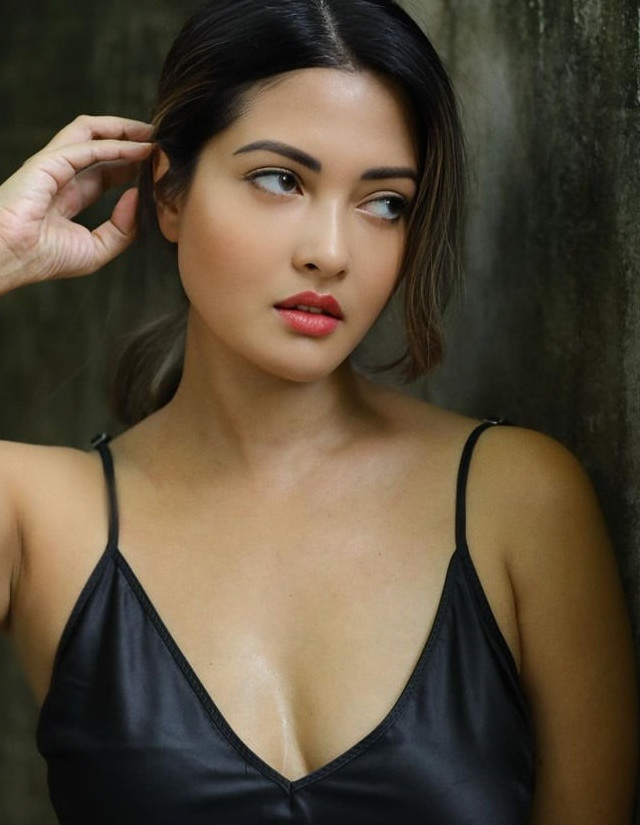 Riya Sen  nude photo