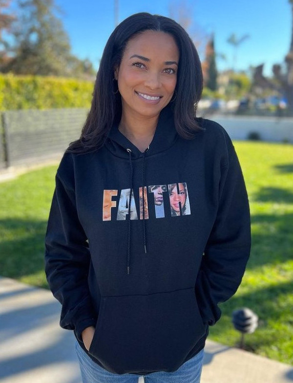 Rochelle Aytes  nude photo