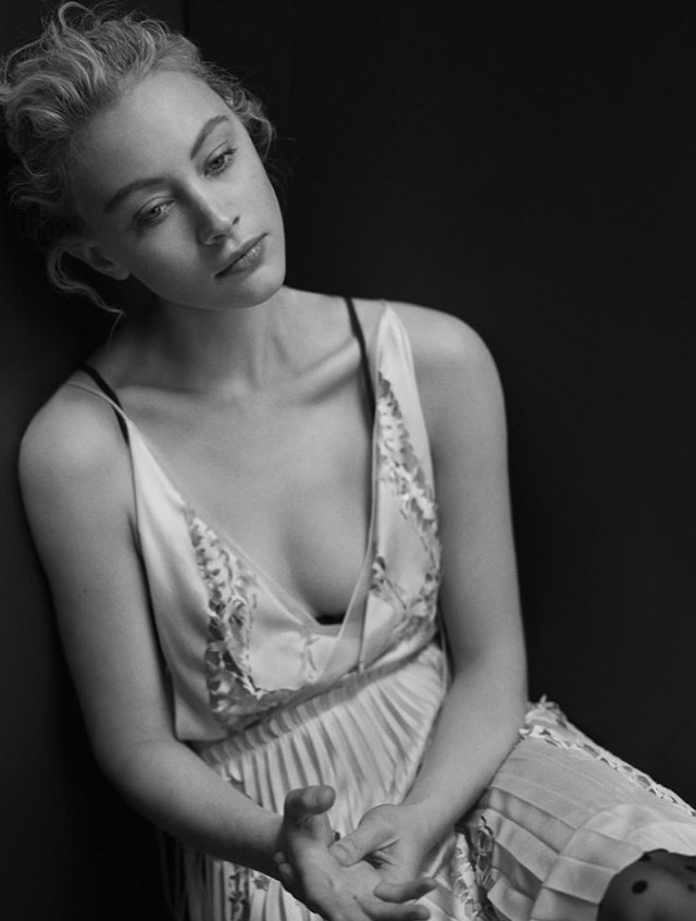 Sarah Gadon  nude photo
